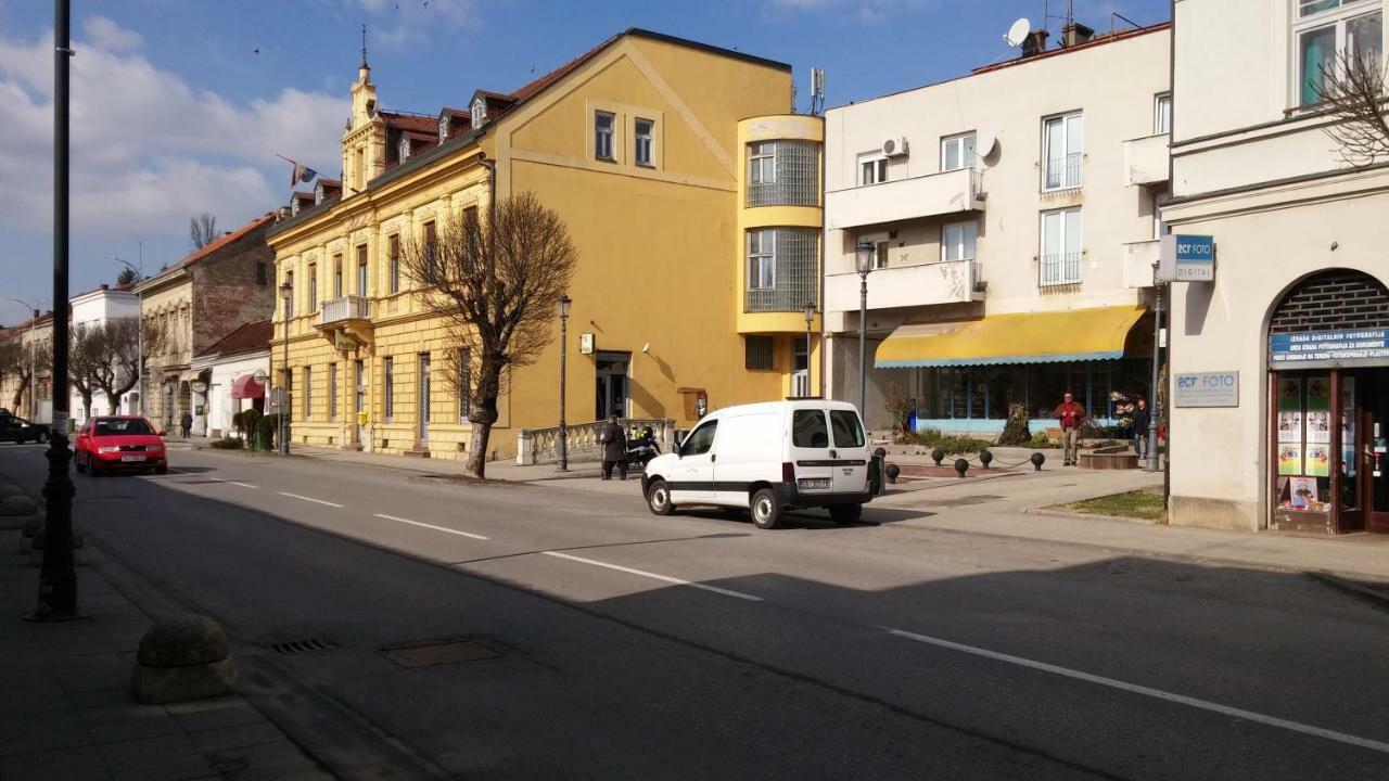 Ferienwohnung Apartman Lux Daruvar Exterior foto